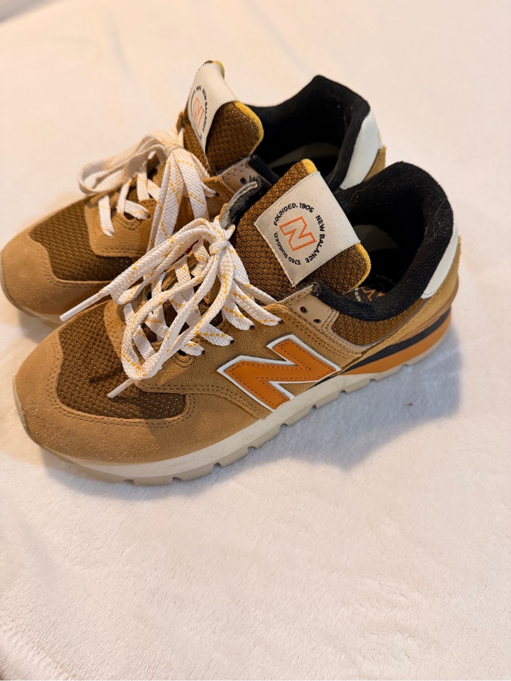 New Balance 574 ML574DHG
Workwear Brown Orange Suede
Men's 6 Woman’s 7